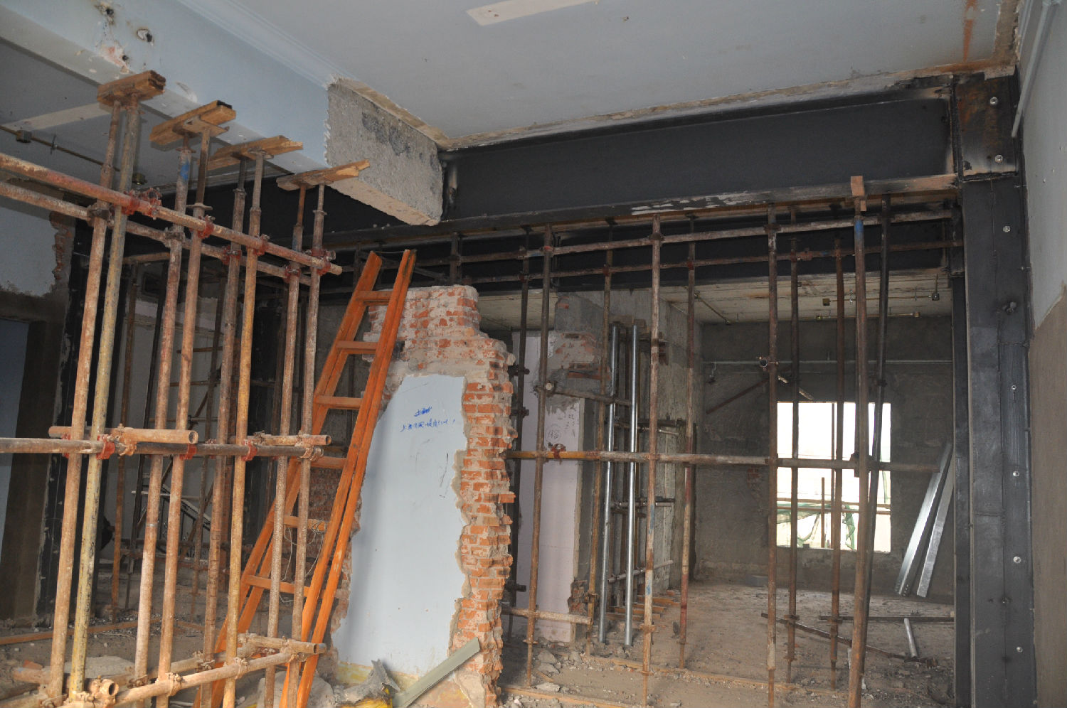 承重墙开洞加固-增加扶壁柱梁加固如图: 承重墙开洞加固-增加扶壁柱梁加固如图: